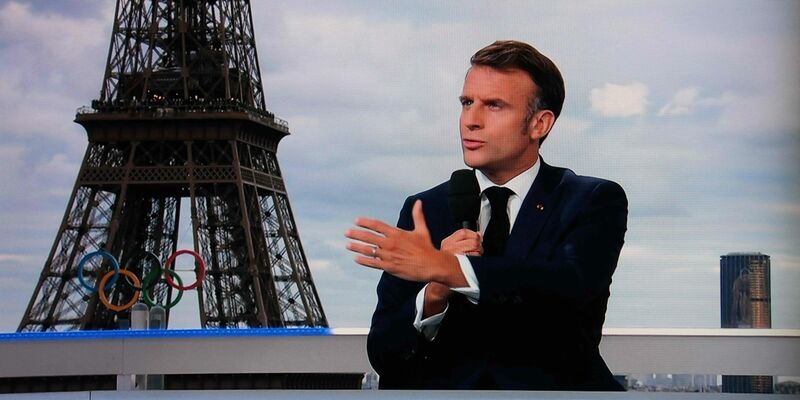 Die Kandidatin der Linken Castets hat Macron zunächst nicht zur Premierministerin ernannt. - Foto: Ludovic Marin/AFP/dpa