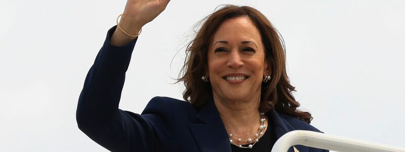 US-Vize Kamala Harris wurde von Biden als Ersatzkandidatin vorgeschlagen. - Foto: Kevin Mohatt/Reuters Pool/AP