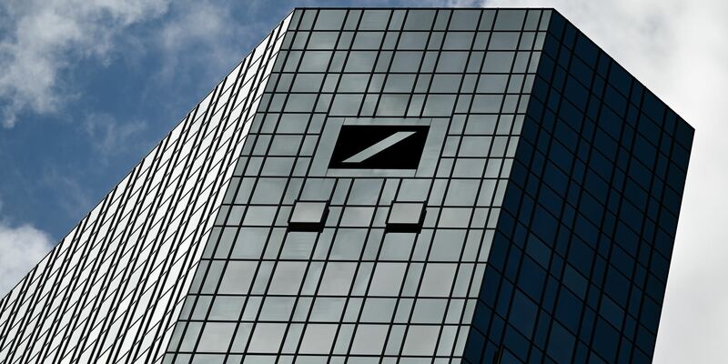 Die Deutsche-Bank-Fondstochter DWS erhöht ihre Ziele für das laufende Jahr (Archivfoto). - Foto: Arne Dedert/dpa