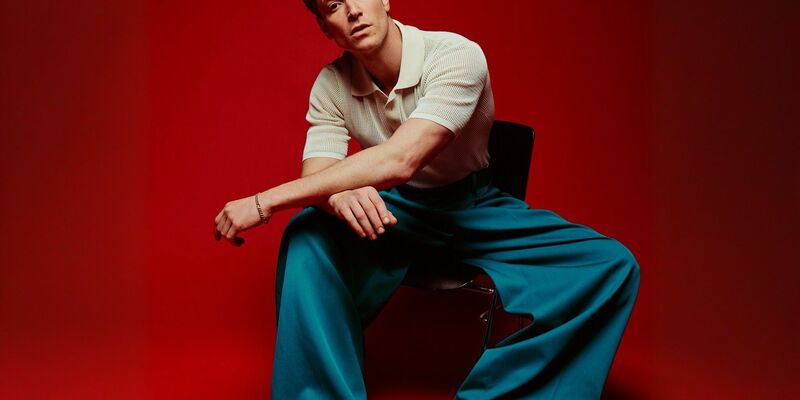 Unter dem verkürzten Künstlernamen Donskoy macht Schauspieler Daniel Donskoy Musik. - Foto: -/Maximilian König/dpa/dpa