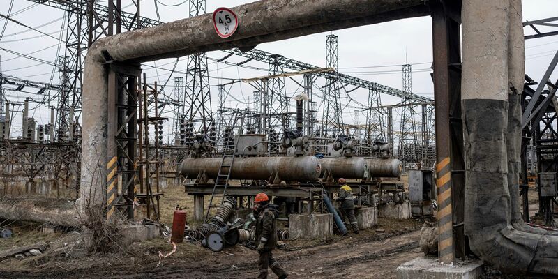 Frisches EU-Geld soll beim Aufbau zerstörter Infrastruktur helfen. (Archivbild) - Foto: Evgeniy Maloletka/AP/dpa