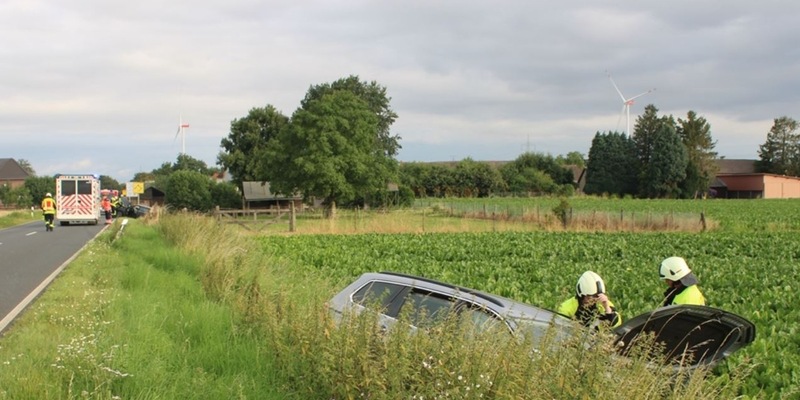 POL-DN: Nach Unfall im Acker gelandet - Foto: presseportal.de