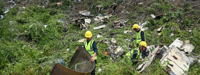 In Nepal gibt es wegen der gebirgigen Lage und der sich schnell ändernden Wetterverhältnisse, aber auch wegen Sicherheitsmängeln immer wieder Flugzeugunglücke. - Foto: Sujan Gurung/AP