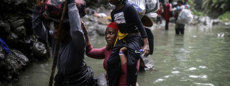 Mehr als 520.000 Menschen nutzten im vergangenen Jahr trotz aller Gefahren die Migrationsroute. (Archivbild) - Foto: Ivan Valencia/AP/dpa