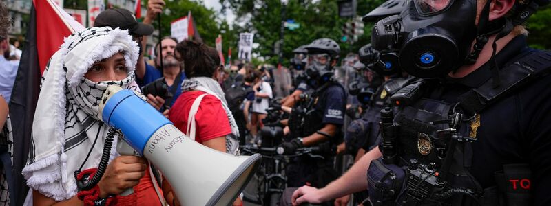 Netanjahus Rede wurde begleitet von lautem Protest rund um das Kapitol.  - Foto: Matt Slocum/AP