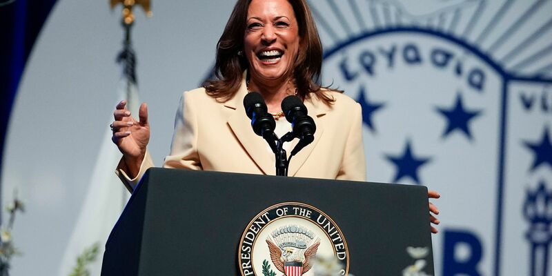 Für ihr Lachen bekannt: Kamala Harris. (Archivbild) - Foto: Darron Cummings/AP