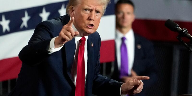 Ex-Präsident Donald Trump macht sich die Forderungen der Bitcoin-Community zueigen. - Foto: Alex Brandon/AP/dpa