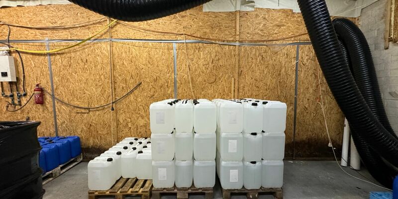 Nach Angaben der Ermittler hätten aus dem sichergestellten MDMA etwa 1.340.000 Stück Ecstasy-Tabletten hergestellt werden können. - Foto: -/ ZFA Essen/dpa