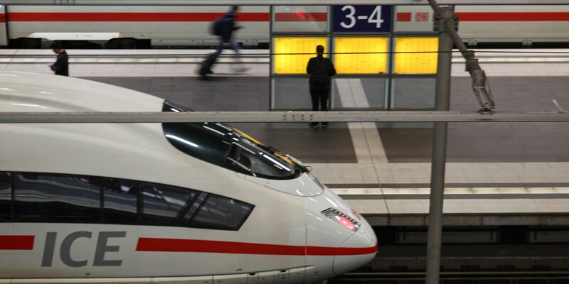 Die Unzuverlässigkeit der Bahn wird jetzt auch in den Reisendenzahlen sichtbar.  - Foto: Hannes P. Albert/dpa