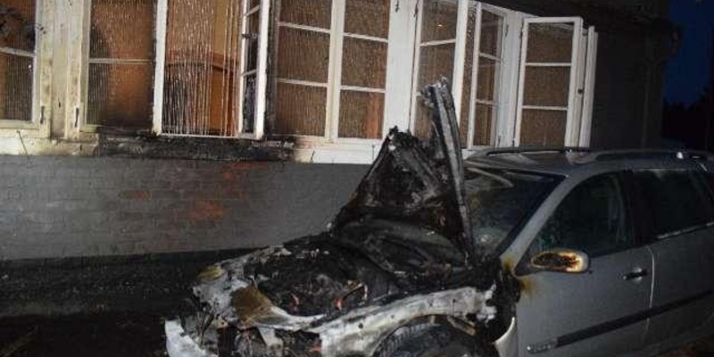 POL-WL: Vermummte schlagen auf Mann ein ++ Rosengarten - BMW gestohlen ++ Stelle - Fahrzeugbrand nach Batteriewechsel ++ Rosengarten - Einbrecher stehlen Schmuck - Foto: presseportal.de