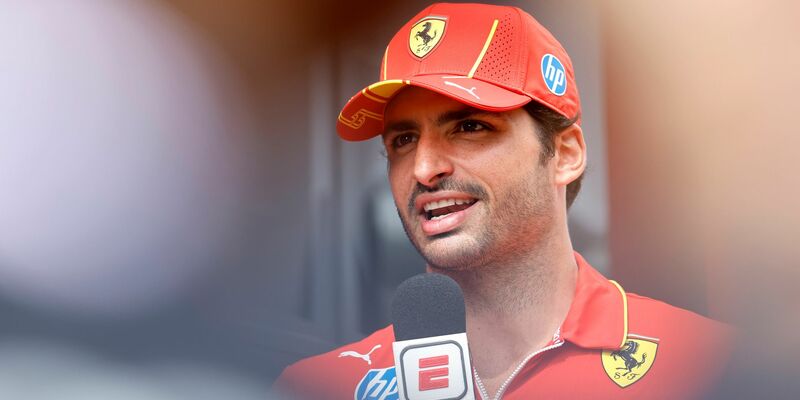 Wohin geht's 2025? Carlos Sainz weiß es noch immer nicht. - Foto: Geert Vanden Wijngaert/AP