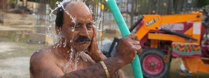 Arbeitgeber müssen für Abkühlungsmöglichkeiten sorgen. - Foto: Rajesh Kumar Singh/AP