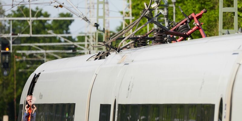 In Köln mussten etwa 750 Passagiere drei Stunden in zwei Zügen ausharren (Archivbild). - Foto: Jörg Carstensen/dpa