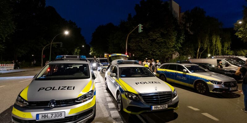 Der Mann hatte seine Mutter und seinen Bruder in der Wohnung der Mutter festgehalten. - Foto: Bodo Marks/dpa