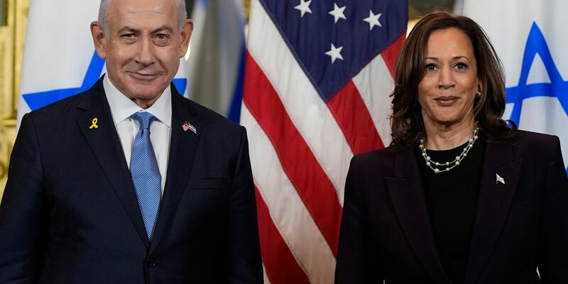 Harris bekennt sich zu Israel. - Foto: Julia Nikhinson/AP/dpa