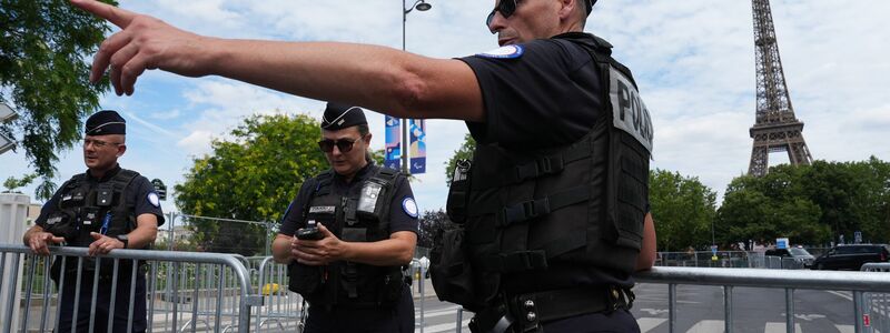 Zehntausende Polizisten und Gendarmen schützen die Eröffnungszeremonie. - Foto: Marcus Brandt/dpa