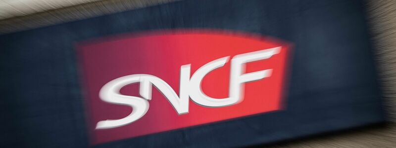 Das Logo der staatlichen französischen Eisenbahngesellschaft SNCF. - Foto: Loic Venance/AFP/dpa