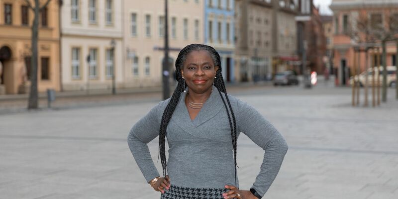 Adeline Abimnwi Awemo sitzt in Cottbus im Beirat für Integration und Migration. (Archivbild) - Foto: Frank Hammerschmidt/dpa
