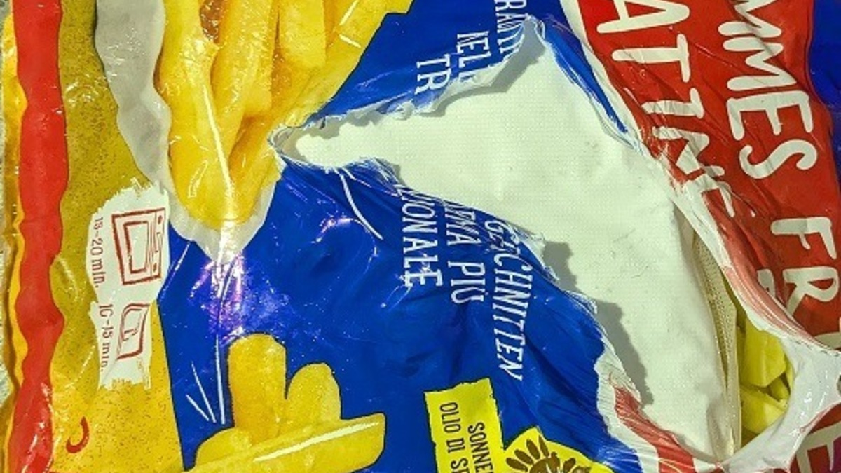 HZA-DU: Zollhund Faxe entdeckt Rauschgift zwischen Tiefkühlpommes / Gemeinsame Pressemitteilung der Staatsanwaltschaft Kleve und des Hauptzollamts Duisburg - Foto: presseportal.de