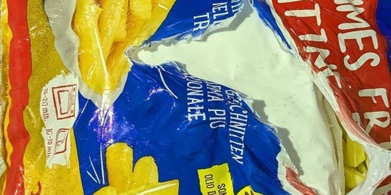 HZA-DU: Zollhund Faxe entdeckt Rauschgift zwischen Tiefkühlpommes / Gemeinsame Pressemitteilung der Staatsanwaltschaft Kleve und des Hauptzollamts Duisburg - Foto: presseportal.de