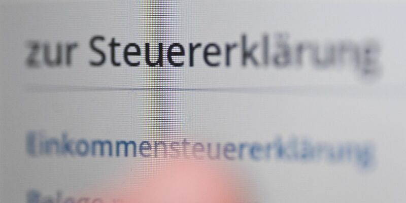 Ab 2030 sollen sich die Steuerklassen für Ehepaare und Lebenspartner ändern. (Symbolbild) - Foto: Bernd Weißbrod/dpa