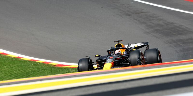 Max Verstappen gibt in Spa Gas. - Foto: Geert Vanden Wijngaert/AP