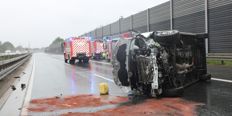 POL-PB: Transporterfahrer schwerverletzt - Foto: presseportal.de