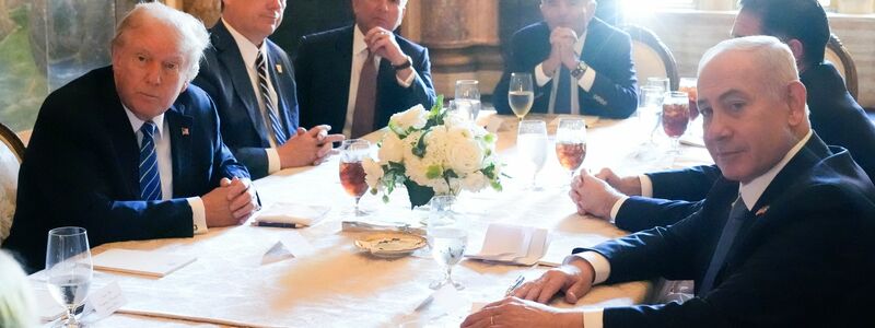 Bei Trump in Mar-a-Lago fühlte sich Netanjahu wohler als im politischen Washington. - Foto: Alex Brandon/AP/dpa