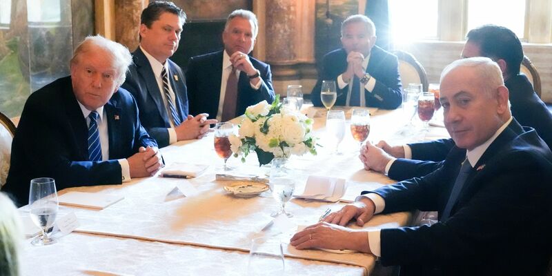 Der israelische Ministerpräsident Benjamin Netanjahu und der republikanische Präsidentschaftskandidat Donald Trump (Archivbild) - Foto: Alex Brandon/AP/dpa