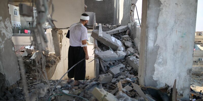 Ein israelischer Luftangriff tötete in Deir al-Balah palästinensischen Angaben zufolge Dutzende Menschen. (Archivbild) - Foto: Marwan Dawood/Xinhua/dpa