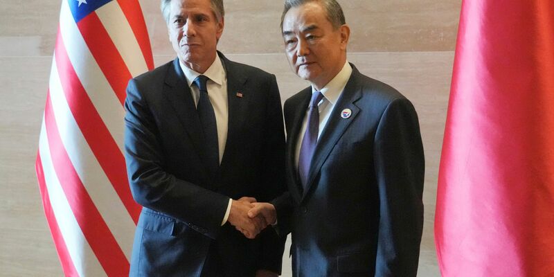 Bei dem knapp anderthalb Stunden dauernden Gespräch haben Wang Yi und Antony Blinken vor allem kritische Töne angeschlagen. - Foto: Achmad Ibrahim/Pool AP/dpa