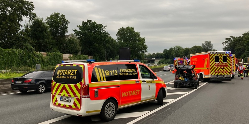FW-MH: Verkehrsunfall mit 6 Verletzten auf der A40 - Foto: presseportal.de
