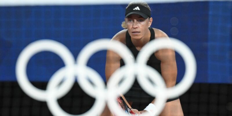Alexander Zverev tritt bei den Sommerspielen in Paris mit den Erinnerungen an seine Goldmedaille von Tokio an. - Foto: Marijan Murat/dpa