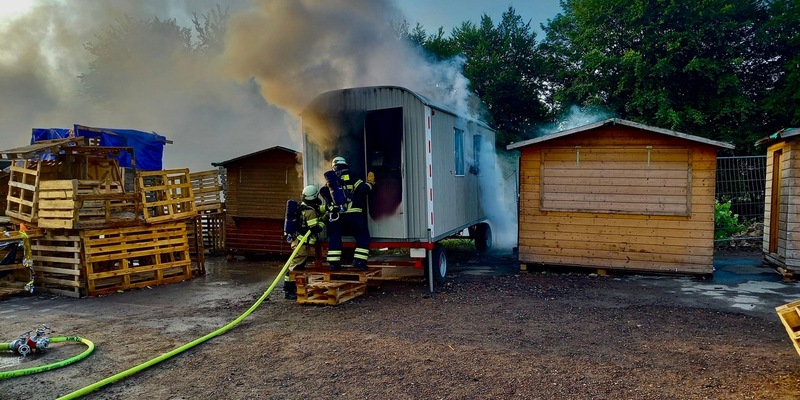 FW-EN: Bauwagen brannte auf Abenteuerspielplatz - Sieben Einsätze für die Feuerwehr am Wochenende - Foto: presseportal.de