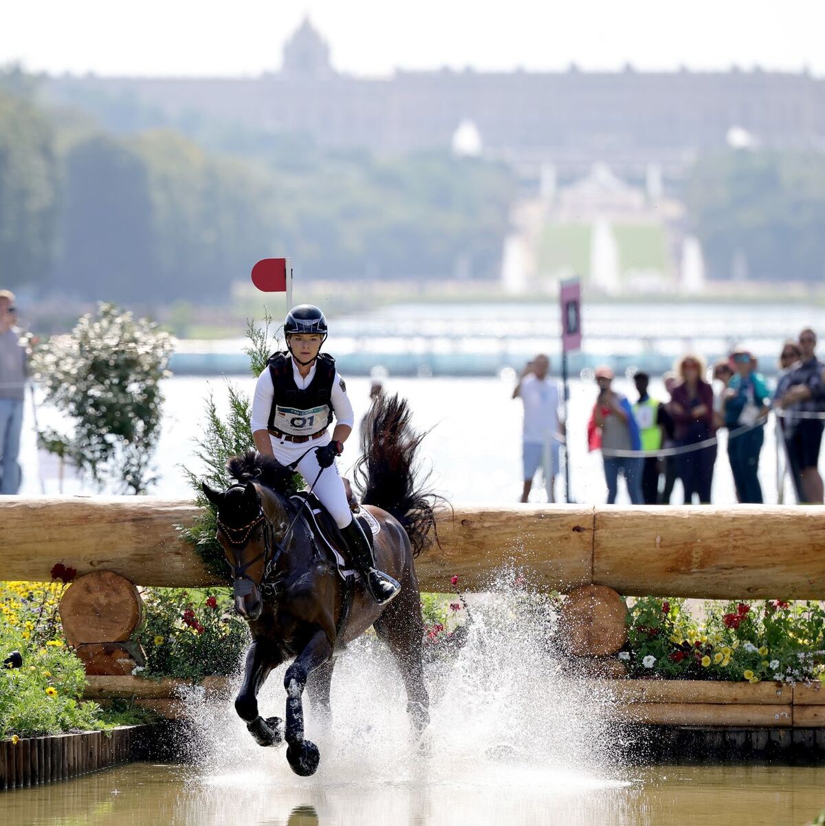 Snoop Dogg und die US-amerikanische Fernsehmoderatorin Martha Stewart erhielten einen Emmy.  - Foto: Rolf Vennenbernd/dpa