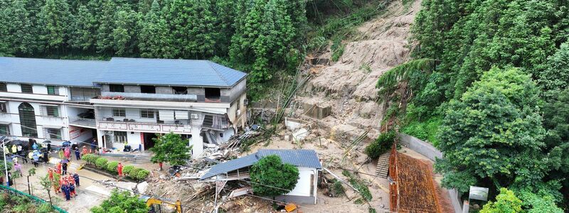 Eine Sturzflut hat in der zentralchinesischen Provinz Hunan Menschen das Leben gekostet.  - Foto: Chen Zhenhai/XinHua/dpa