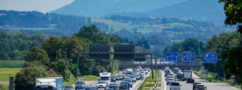 Die erste große Reisewelle prägte die Straßen Deutschland am Wochenende. Vielerorts staute es sich. - Foto: Uwe Lein/dpa