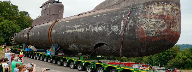 Mensch trifft Maschine: Das rund 50 Meter lange Boot war von 1973 bis 2010 im Einsatz. (Archivbild) - Foto: Uwe Anspach/dpa