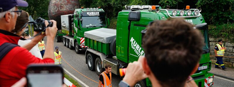 U17 unterwegs: Mal fest verzurrt, mal huckepack (Archivfoto) - Foto: Uwe Anspach/dpa