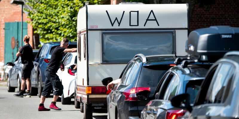 Laut einer repräsentativen Umfrage sind die Deutschen weniger bereit, lange Anfahrtszeiten zu einem Festival, einem Theaterbesuch oder auch zu Freunden in Kauf zu nehmen, als noch vor zehn Jahren. (Archivbild) - Foto: Daniel Bockwoldt/dpa