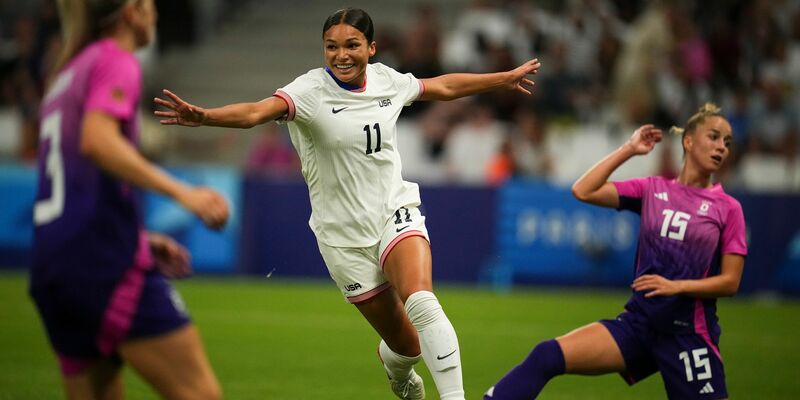 Bundestrainer Horst Hrubesch fordert einen Sieg im letzten Gruppenspiel.  - Foto: Daniel Cole/AP/dpa