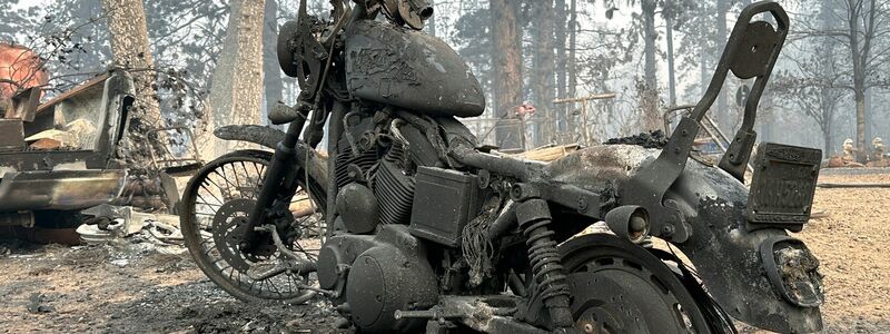 Einer schwerer Waldbrand in Kalifornien sorgt für Verwüstung. - Foto: Eugene Garcia/AP/dpa