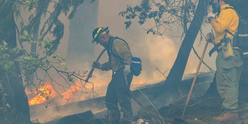 Schon jetzt handelt es sich um den größten Waldbrand des laufenden Jahres in Kalifornien. - Foto: Nic Coury/AP/dpa