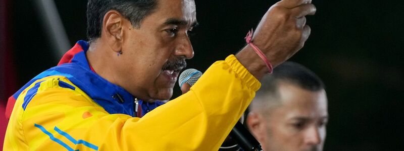 Präsident Maduro feiert seinen offiziell verkündeten Sieg. - Foto: Fernando Vergara/AP/dpa