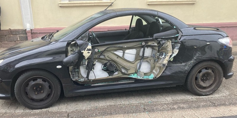 POL-HX: Lkw und Auto stoßen zusammen - Foto: presseportal.de