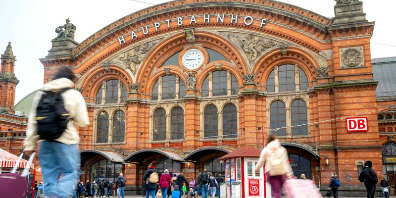 Der Zugverkehr zwischen Hamburg und Bremen läuft wieder. (Symbolbild) - Foto: Sina Schuldt/dpa
