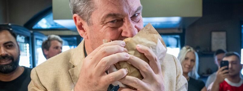 Hat sich als großer Döner-Fan geoutet: Bayerns Ministerpräsident Markus Söder. (Archivbild) - Foto: Peter Kneffel/dpa