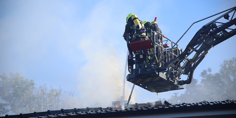 FW-SE: Dachstuhlbrand eines Einfamilienhauses - Foto: presseportal.de
