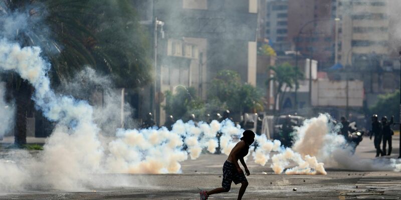 Das offizielle Wahlergebnis wirft weiter Fragen auf. - Foto: Matias Delacroix/AP/dpa