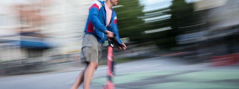 In Madrid wird man künftig nur mit eigenen E-Scootern fahren dürfen. (Symbolbild) - Foto: Christian Charisius/dpa